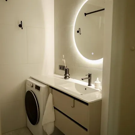 Korter Vaksali Apartment, Kaks Minutit Ugalast *